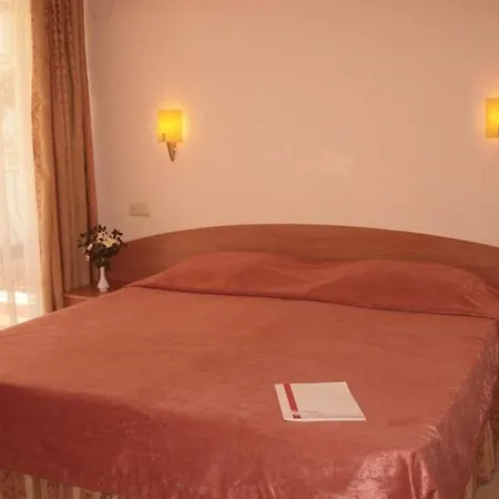 Rose Village Apartments Apartman