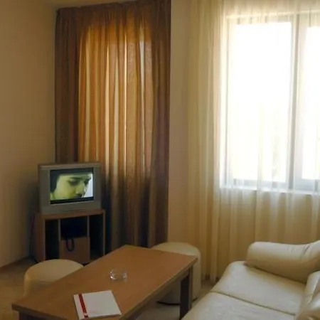 Rose Village Apartments * Napospart